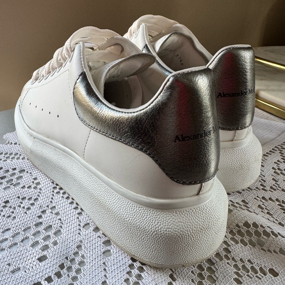 Alexander McQueen Women’s White and Black Leather Sneakers Size 37 - Picture 9 of 10